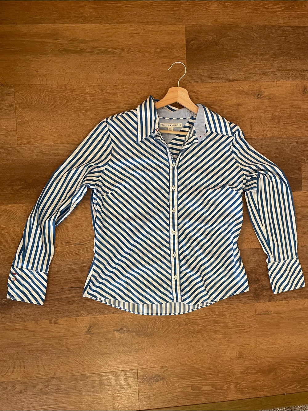 Tommy Hilfiger Classic Blue & White Diagonal Chevron Striped Button Down Women L